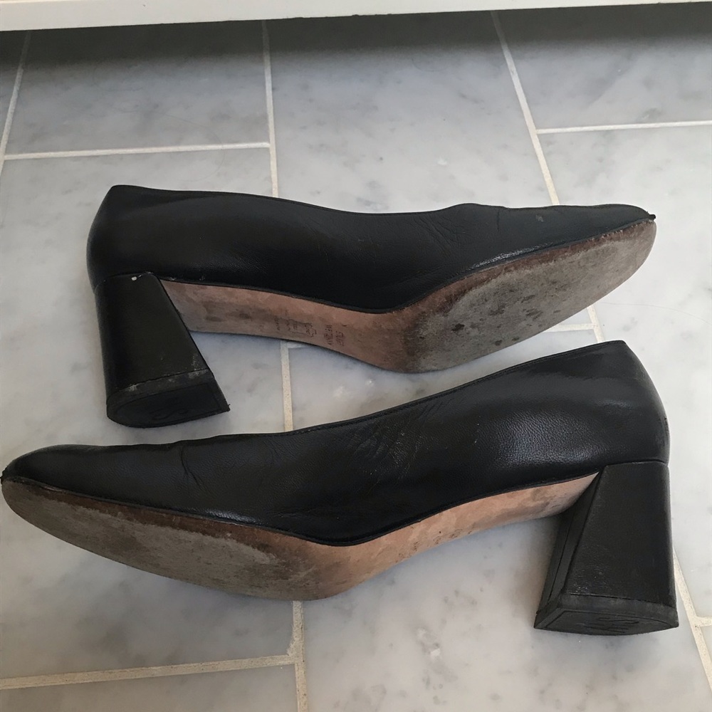 💯 authentic Stuart Weitzman sz 8 Black 2.5” heels